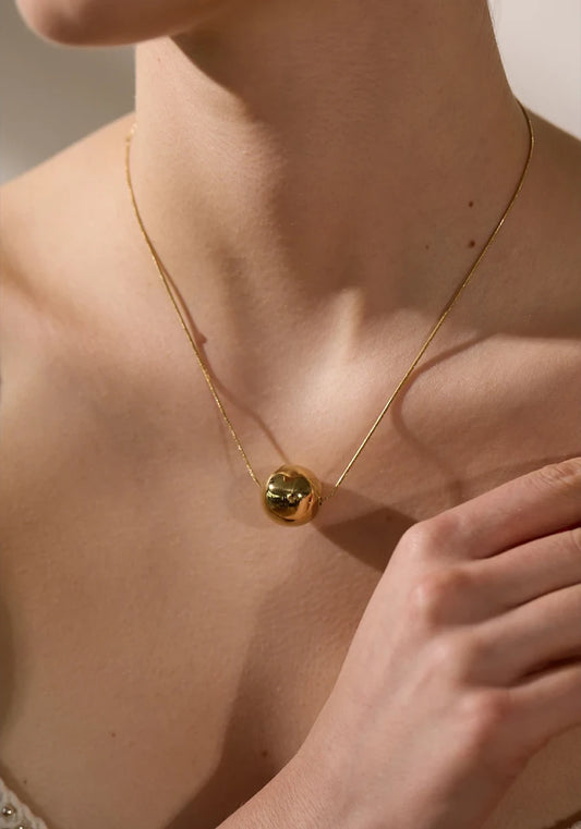 Collier Boule — en acier inoxydable doré