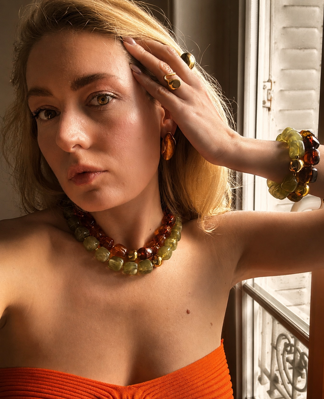 La famme avec bijoux en acier inoxydable Intensa